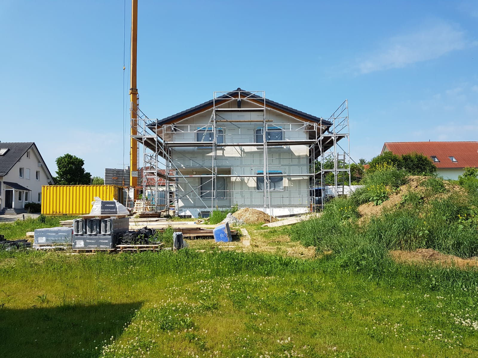 Doppelhaus in Holzrahmenbau gefertigt von der Zimmerei Rottenwöhrer.