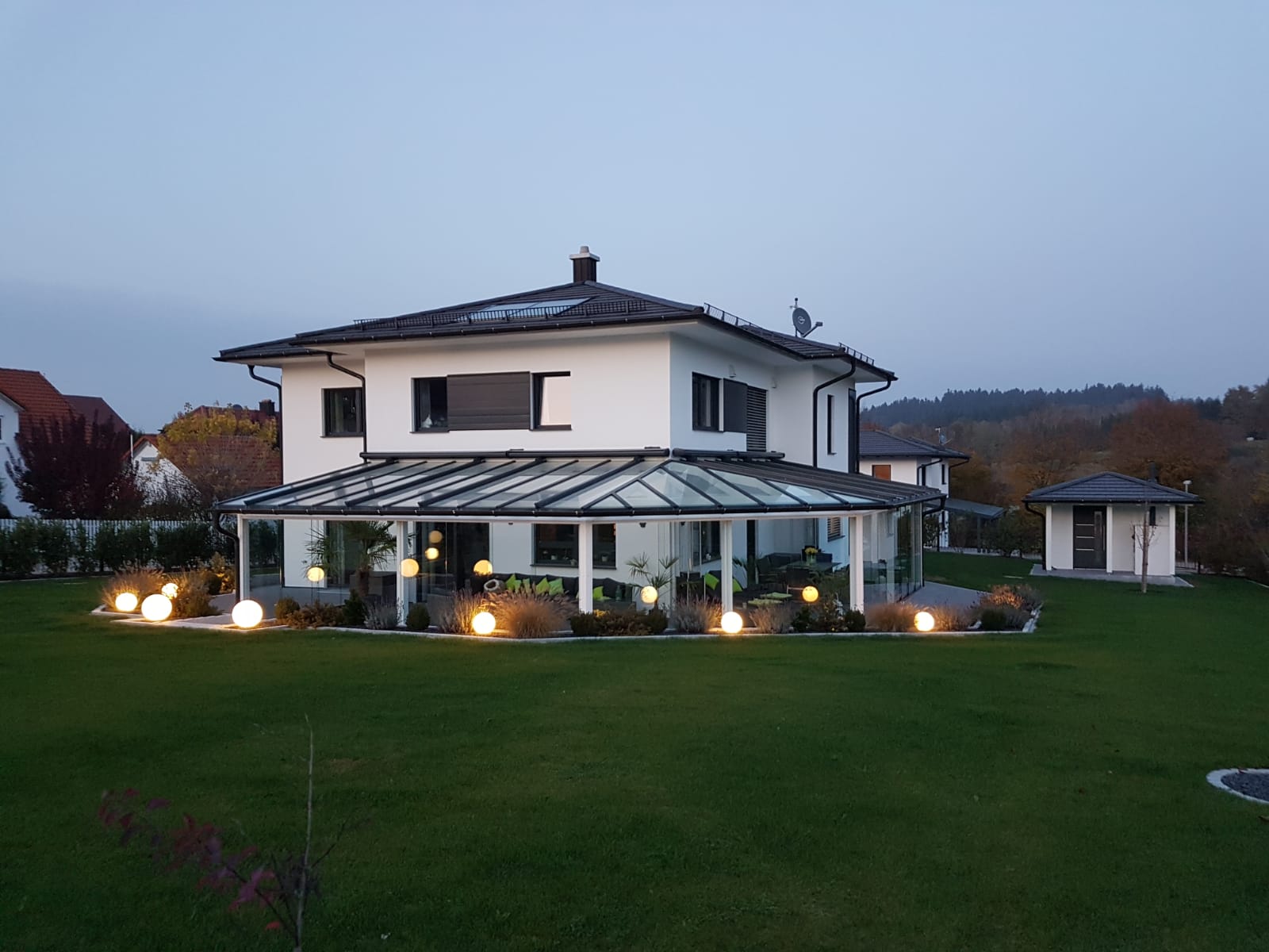 Doppelhaus in Holzrahmenbau gefertigt von der Zimmerei Rottenwöhrer.